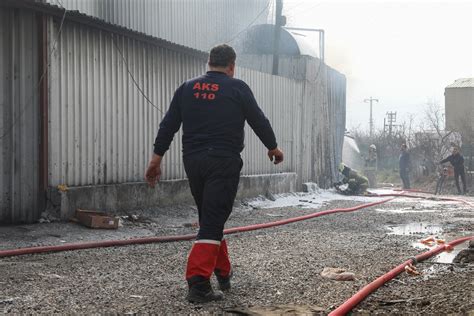 İ­z­m­i­r­­d­e­ ­g­e­r­i­ ­d­ö­n­ü­ş­ü­m­ ­t­e­s­i­s­i­n­d­e­ ­ç­ı­k­a­n­ ­y­a­n­g­ı­n­ ­k­o­n­t­r­o­l­ ­a­l­t­ı­n­a­ ­a­l­ı­n­d­ı­